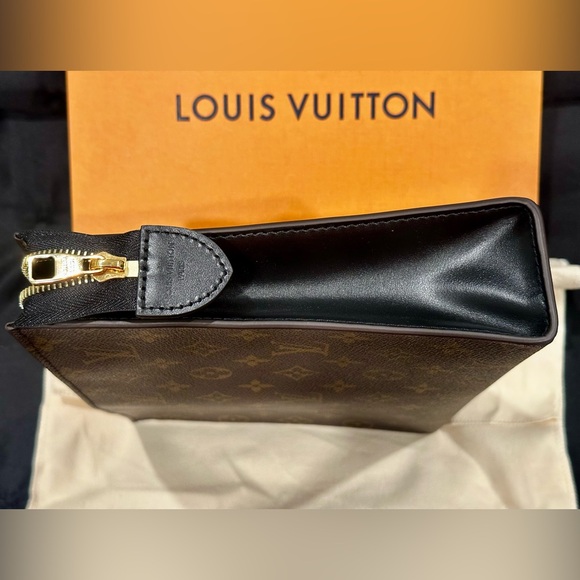 NWT AUTHENTIC LOUIS VUITTON POCHE TOILETTE NM - M46037 - Picture 14 of 15